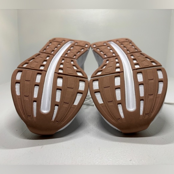 Women’s Adidas Swift Running Shoe Size 8 - Picture 8 of 10